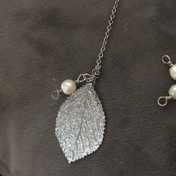 CLOSET CLEAR OUT!! UNIQUE,ONE OF A KIND STERLING SILVER leaves & pearl necklace! - Picture 7 of 9